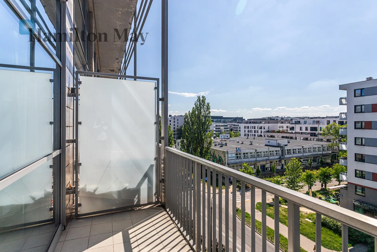 Distance to centre: 4.86 km Level: 6 Price: 5600 PLN Bedrooms: 1 Bathrooms: 1 - slider