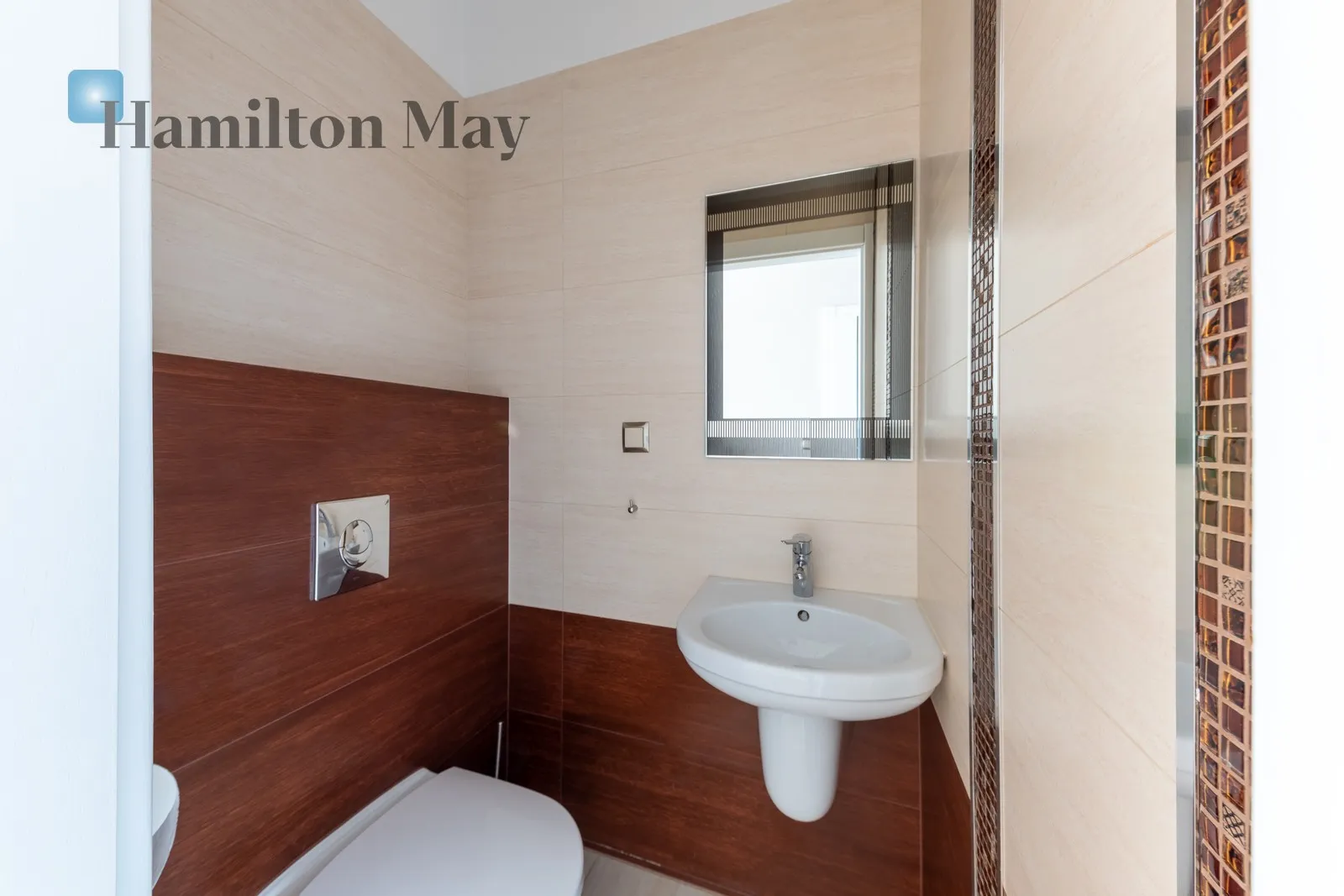 Distance to centre: 4.13 km Level: 1 Price: 9800 PLN Bedrooms: 3 Bathrooms: 2 Size: 106m2 Price/m2: 92 PLN - slider
