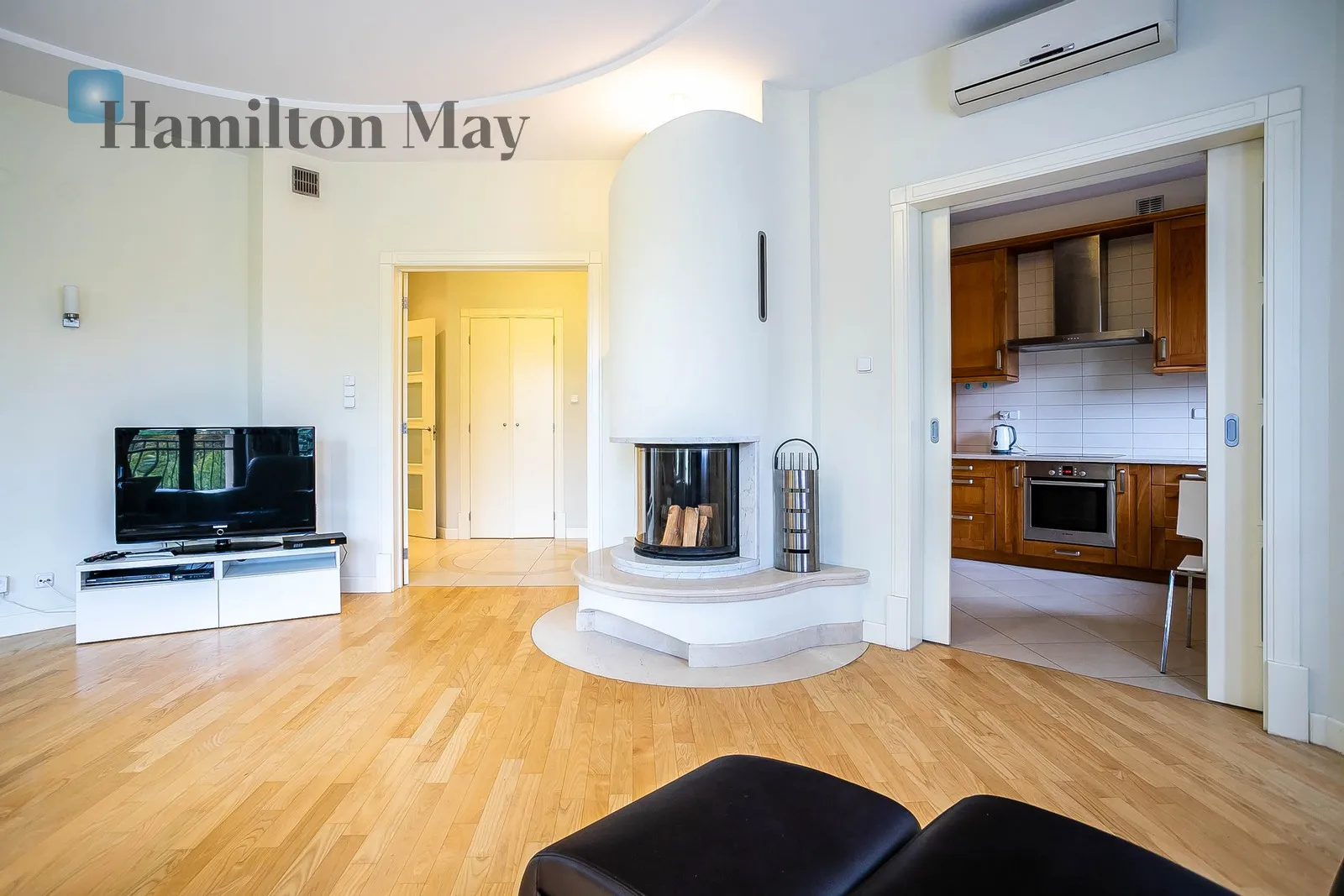 City: Warszawa Street: Leszczyny Region: Mokotów Subregion: Ksawerów Distance to centre: 5.26 km Level: 1 Price: 8100 PLN Bedrooms: 2 Bathrooms: 2 - slider