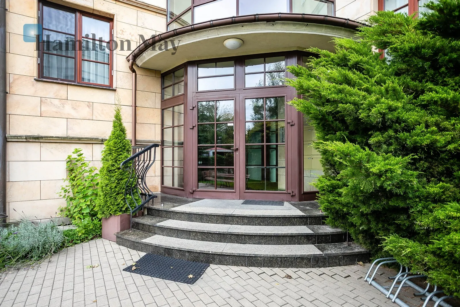 Street: Leszczyny Region: Mokotów Subregion: Ksawerów Distance to centre: 5.26 km Level: 1 - slider