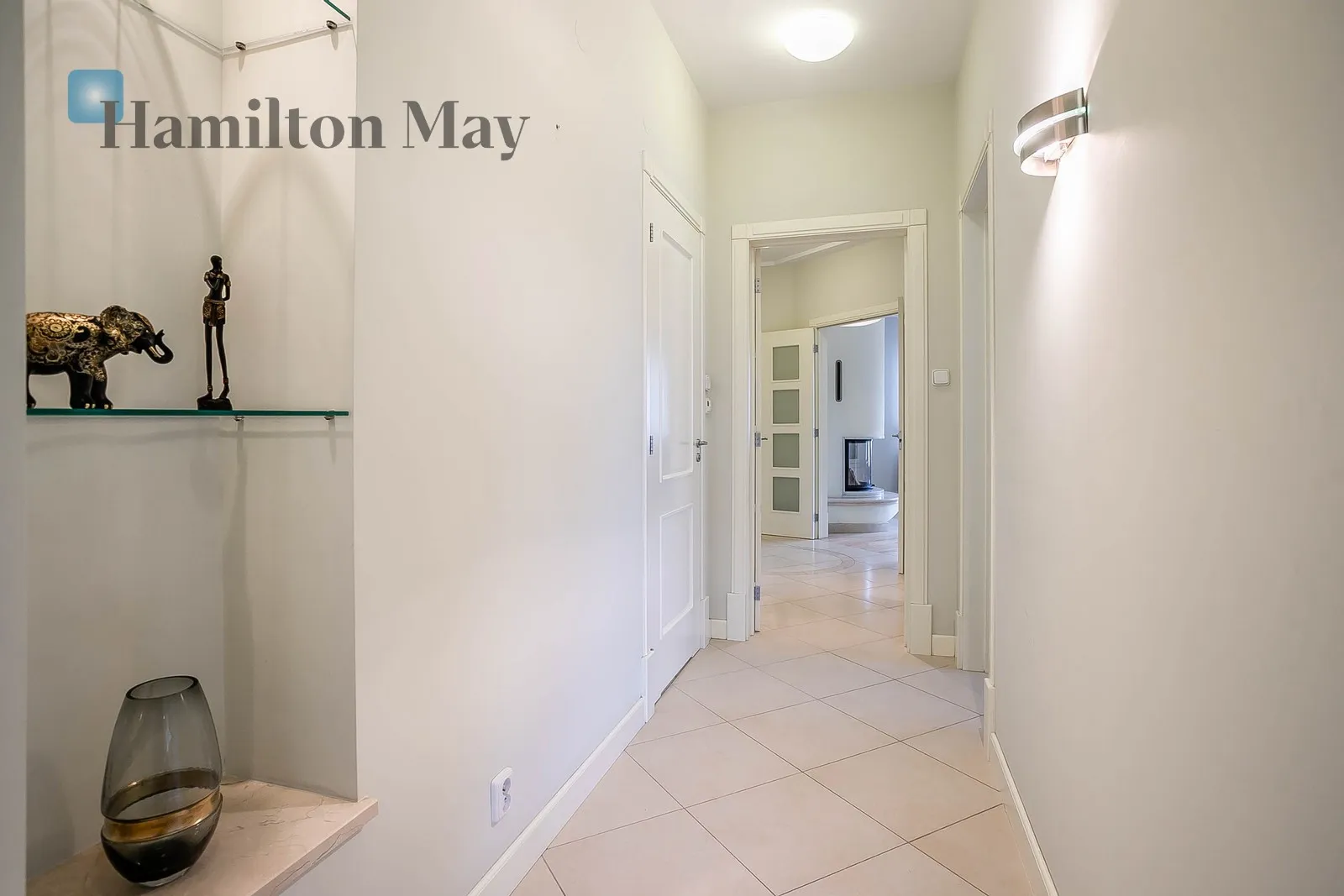 Region: Mokotów Subregion: Ksawerów Distance to centre: 5.26 km Level: 1 Price: 8100 PLN Bedrooms: 2 - slider