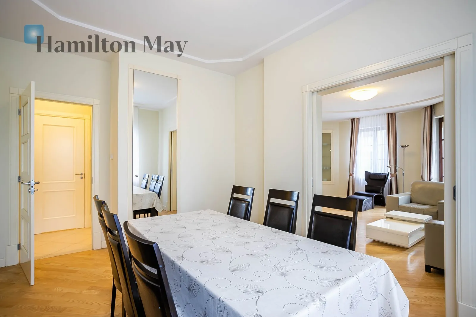 Region: Mokotów Subregion: Ksawerów Distance to centre: 5.26 km Level: 1 Price: 8100 PLN Bedrooms: 2 Bathrooms: 2 Size: 124m2 - slider