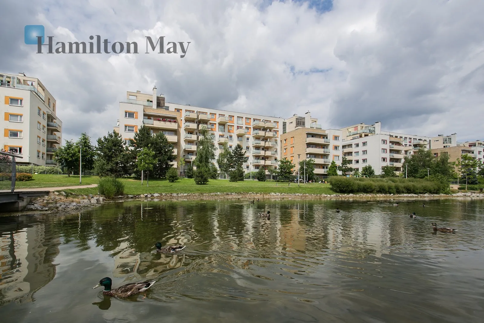 Distance to centre: 4.25 km Level: 4 Price: 11000 PLN Bedrooms: 3 Bathrooms: 2 Size: 100m2 - slider