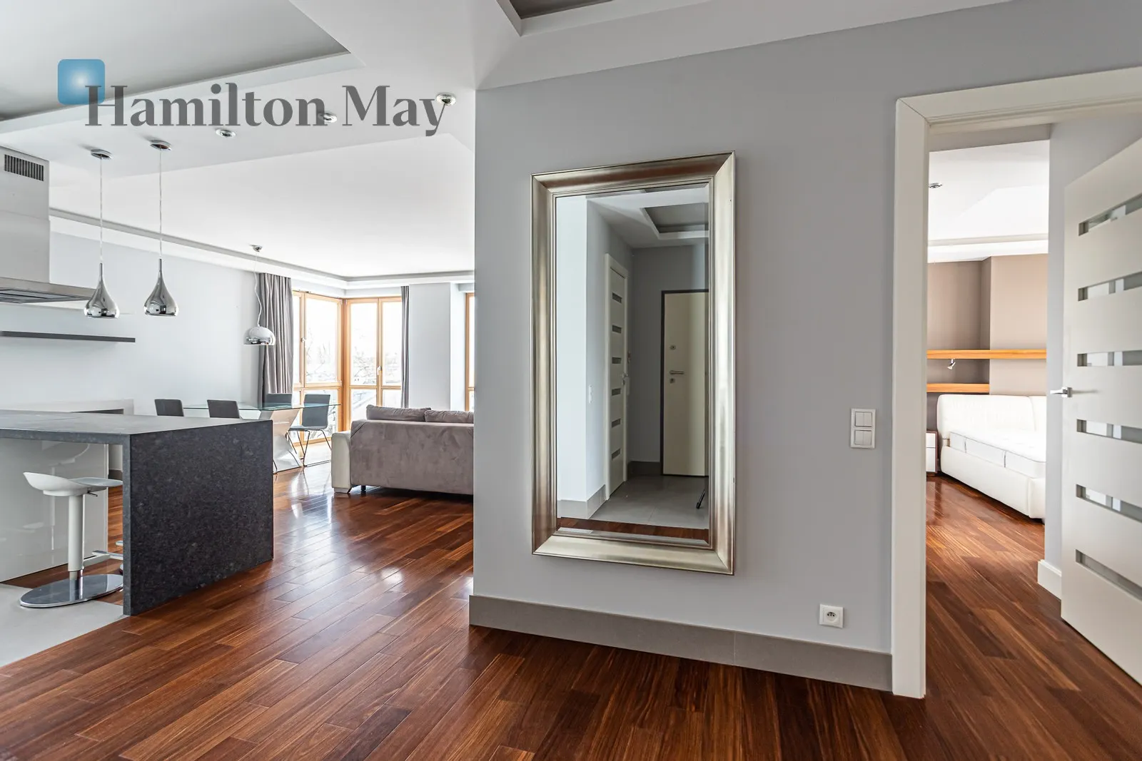 Street: Ludwika Narbutta Region: Mokotów Subregion: Stary Mokotów Distance to centre: 2.95 km Level: 4 Price: 13000 PLN Bedrooms: 2 Bathrooms: 2 - slider