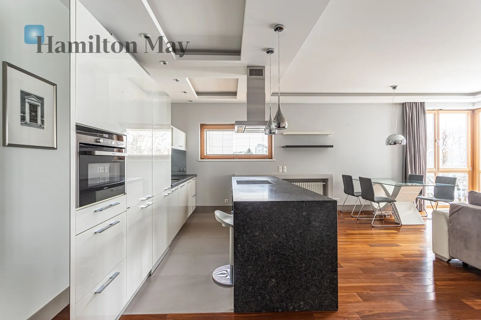 Street: Ludwika Narbutta Region: Mokotów Subregion: Stary Mokotów Distance to centre: 2.95 km Level: 4 Price: 13000 PLN Bedrooms: 2 Bathrooms: 2 Size: 92m2 Price/m2: 141 PLN - slider