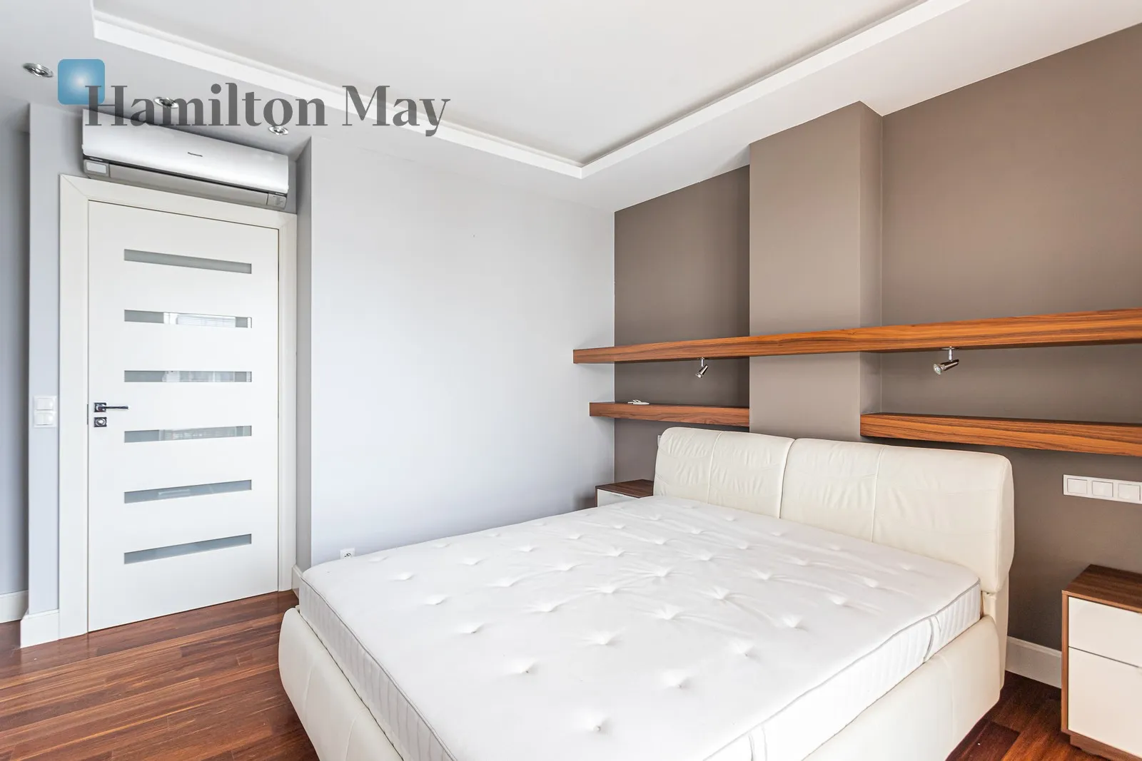 Region: Mokotów Subregion: Stary Mokotów Distance to centre: 2.95 km Level: 4 Price: 13000 PLN Bedrooms: 2 Bathrooms: 2 - slider
