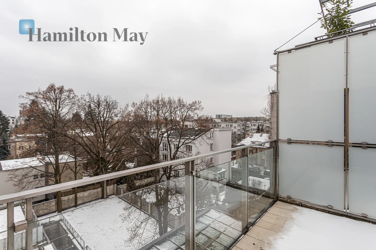 Level: 4 Price: 13000 PLN Bedrooms: 2 Bathrooms: 2 Size: 92m2 Price/m2: 141 PLN - slider