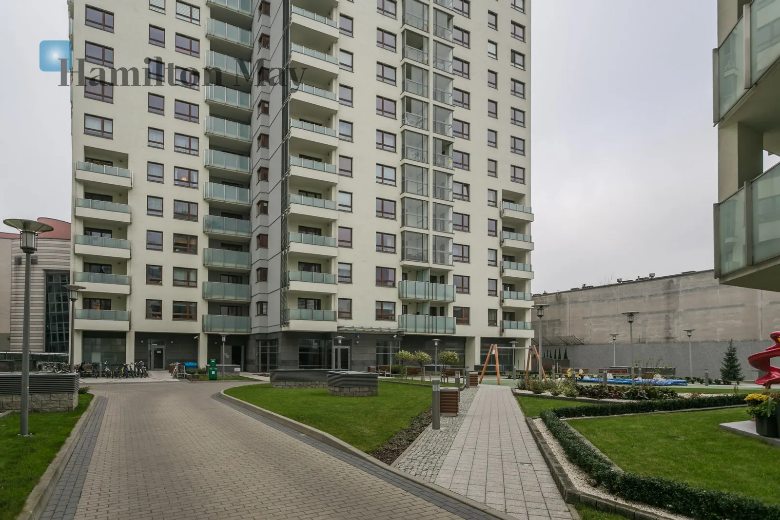 Level: 17 Status: existing Number of units: 580 Sale price from: 323000PLN Avg. sales price/m2: 10500PLN Rental price from: 2300PLN
