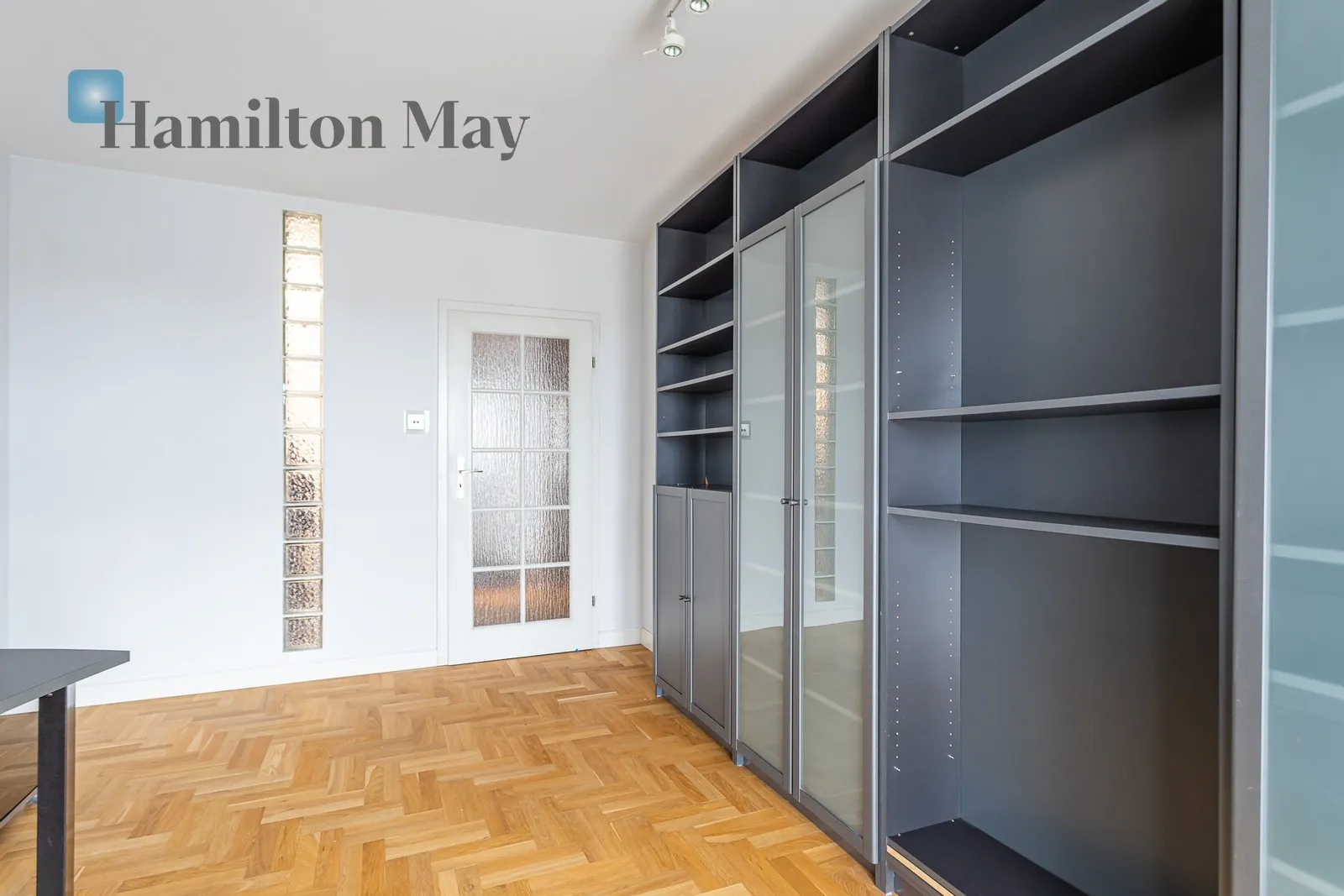 Region: Śródmieście Subregion: Muranów Distance to centre: 3.28 km Level: 4 Price: 7200 PLN Bedrooms: 2 - slider