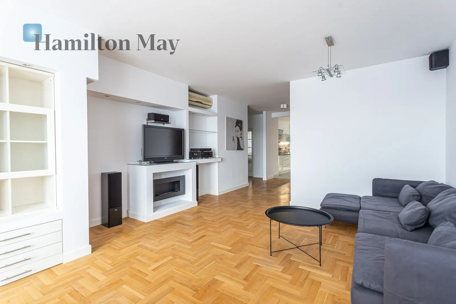 City: Warszawa Street: aleja Jana Pawła II Region: Śródmieście Subregion: Muranów Distance to centre: 3.28 km Level: 4 Price: 7200 PLN Bedrooms: 2 Bathrooms: 2 - slider