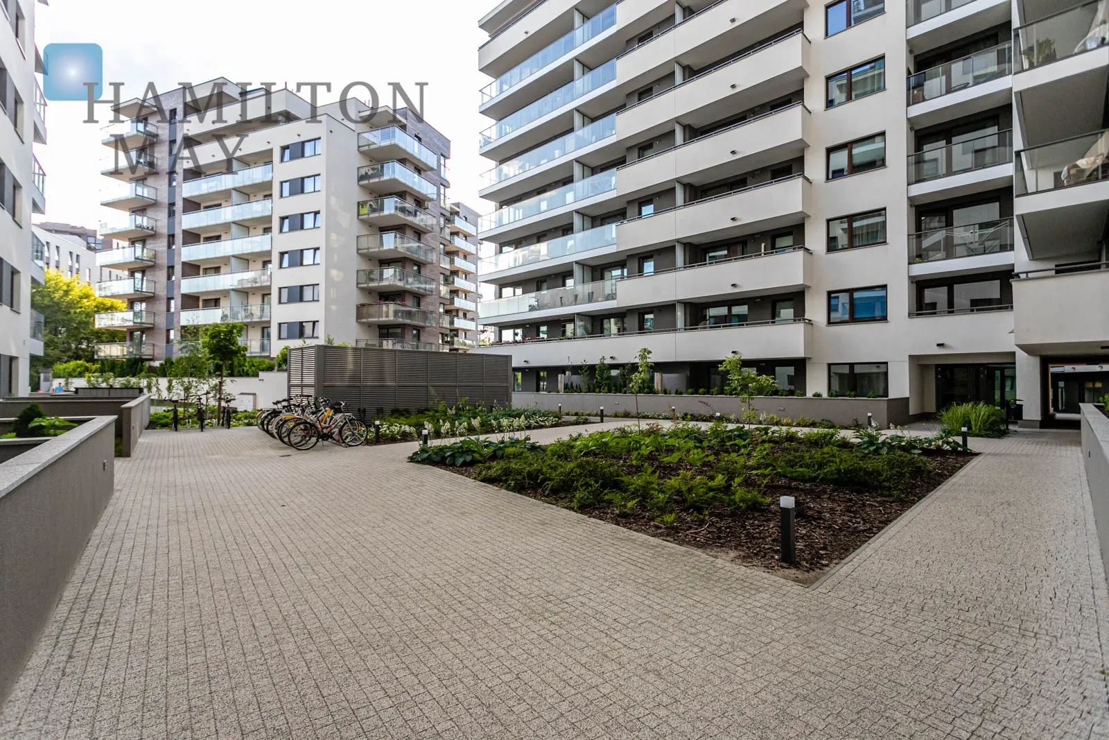 Level: 1 Price: 5900 PLN Bedrooms: 2 - slider