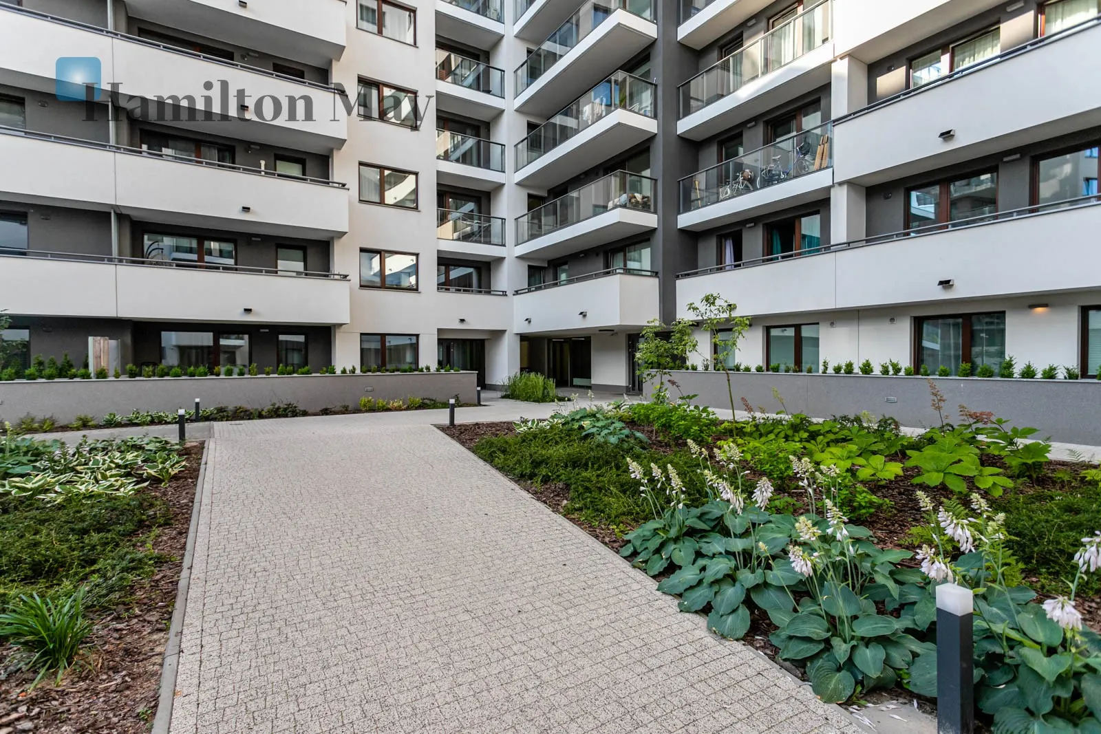 Distance to centre: 3.72 km Level: 8 Price: 3150 PLN Bedrooms: 0 Bathrooms: 1 - slider