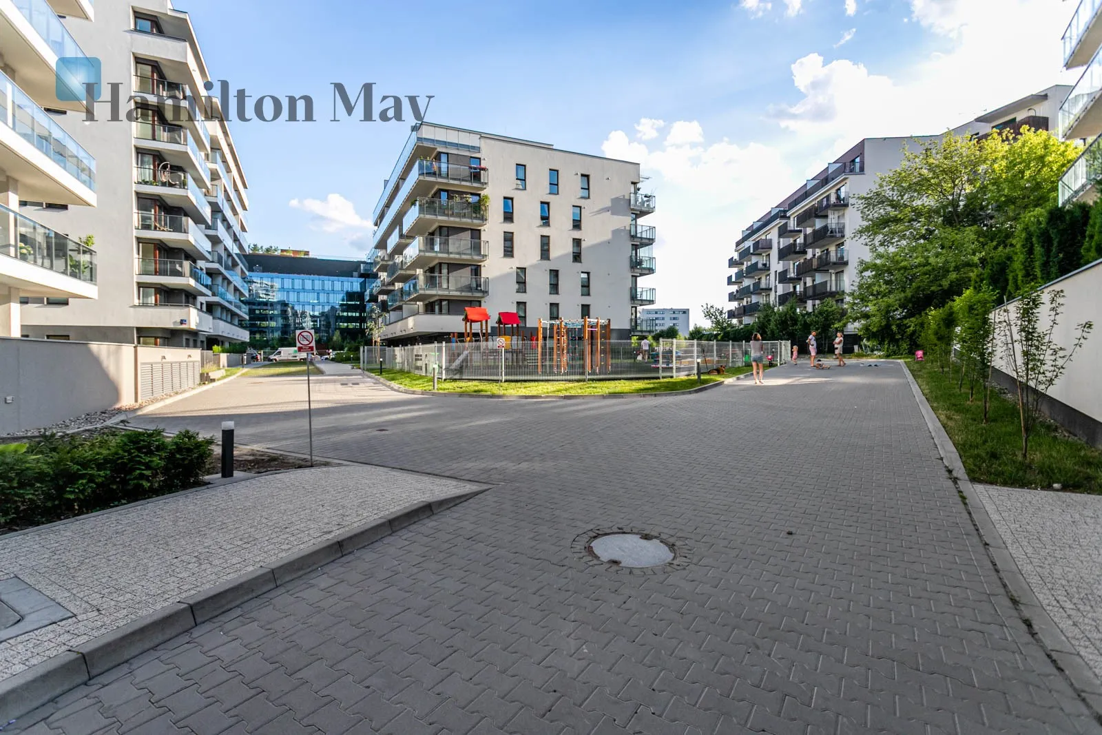 Level: 8 Price: 3150 PLN Bedrooms: 0 Bathrooms: 1 Size: 26m2 - slider