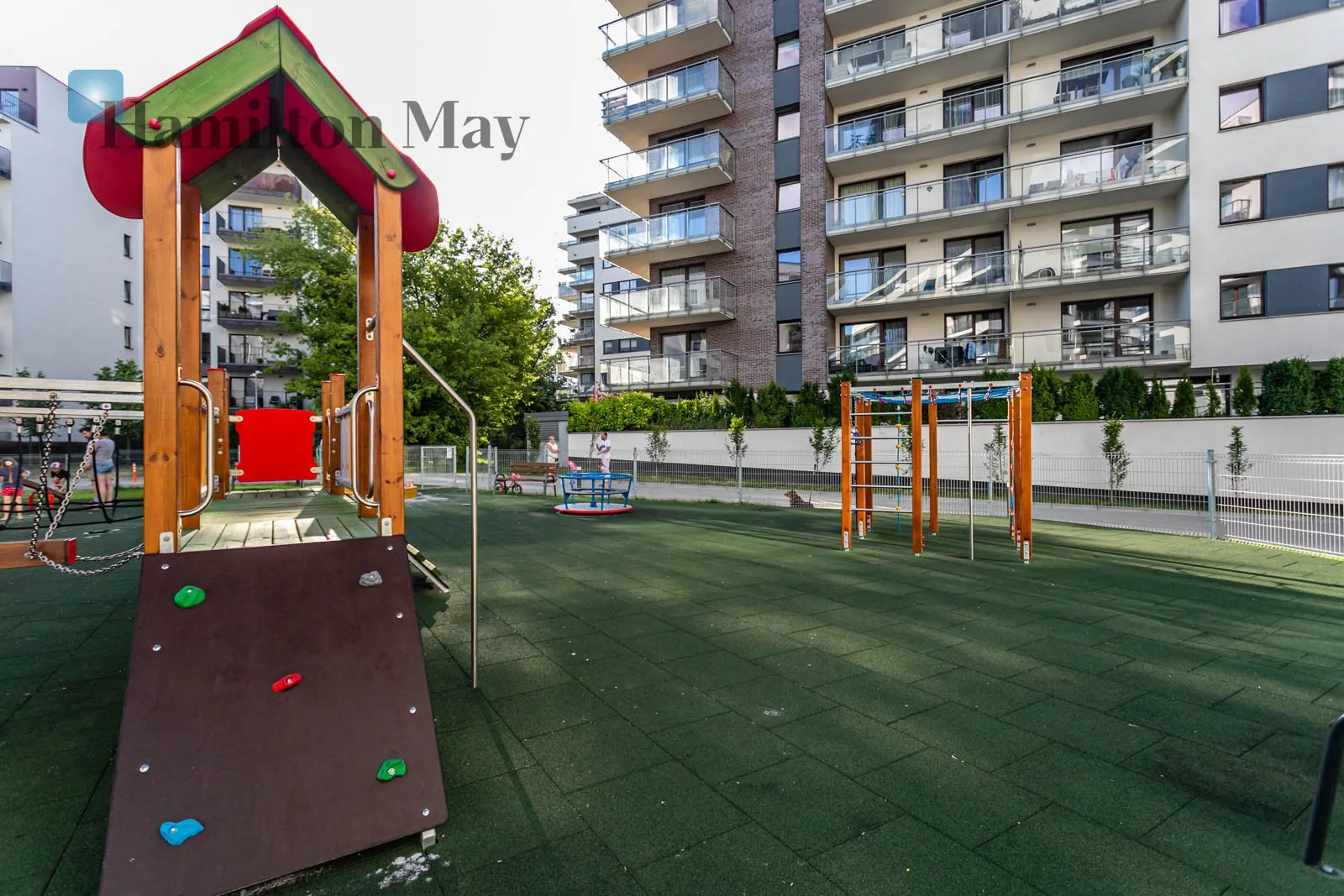 Level: 8 Price: 3150 PLN Bedrooms: 0 Bathrooms: 1 - slider