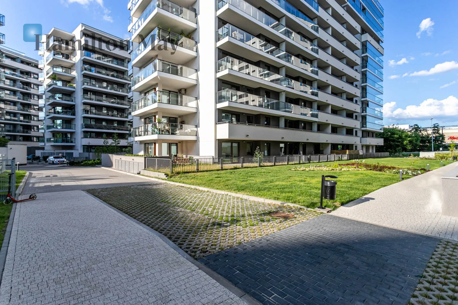 Price: 3150 PLN Bedrooms: 0 Bathrooms: 1 Size: 26m2 Price/m2: 121 PLN - slider