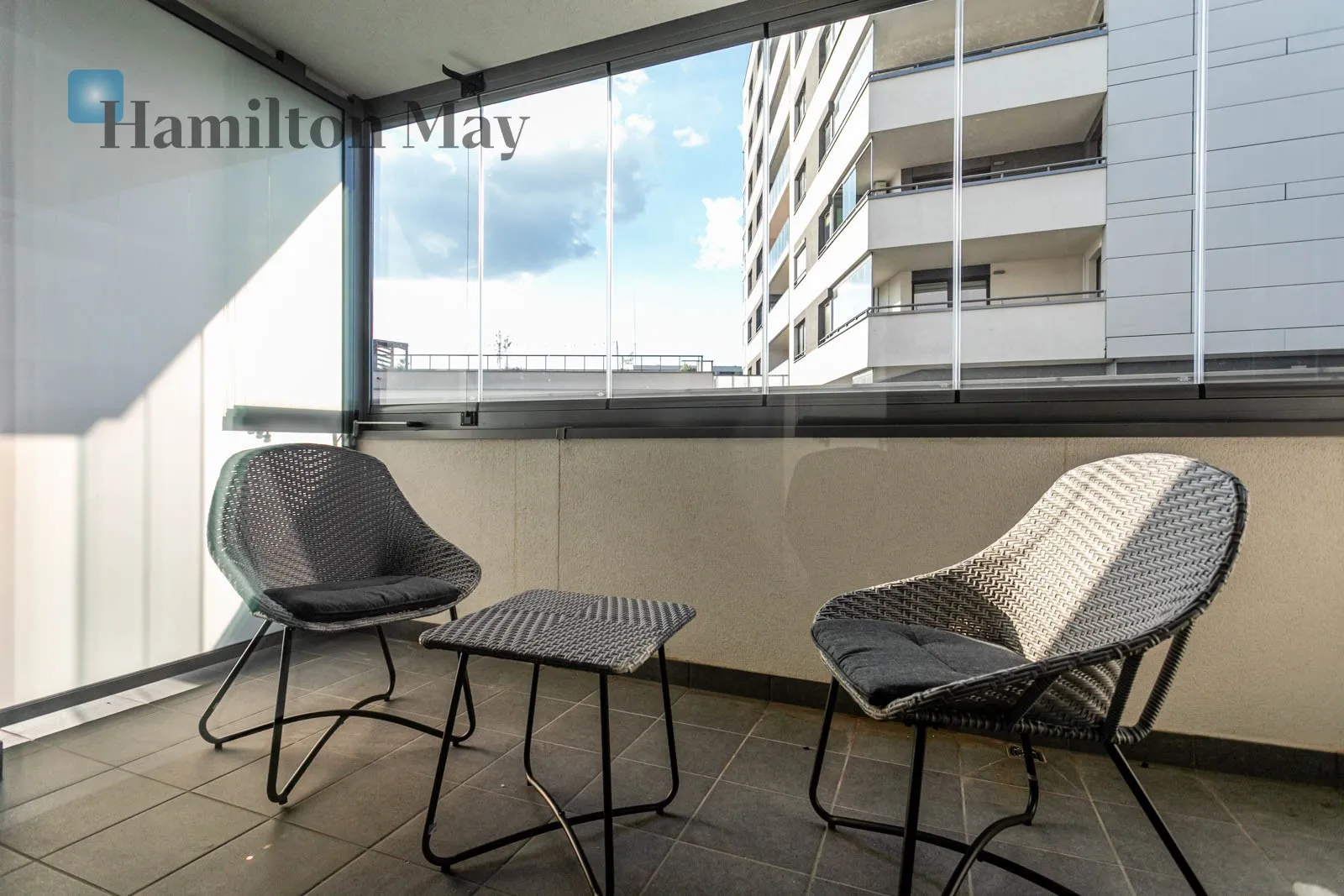 Distance to centre: 3.72 km Level: 8 Price: 3150 PLN Bedrooms: 0 Bathrooms: 1 Size: 26m2 Price/m2: 121 PLN - slider