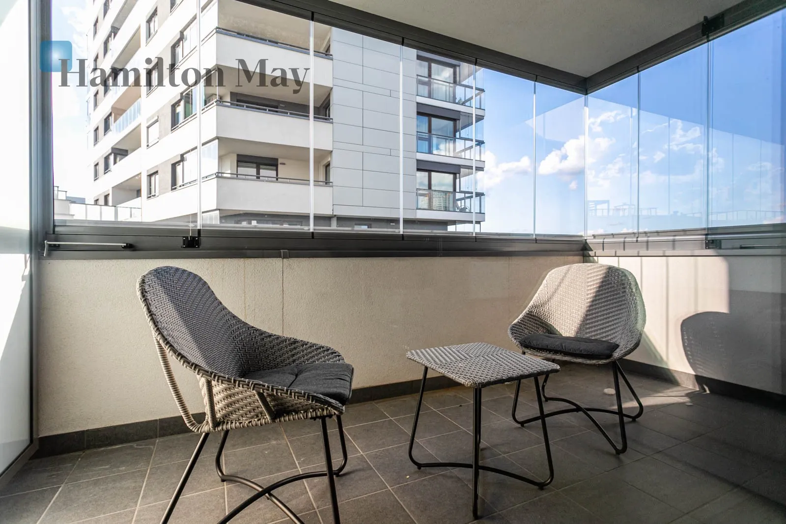 Street: Kłopot Region: Wola Subregion: Powązki Distance to centre: 3.72 km Level: 8 Price: 3150 PLN - slider