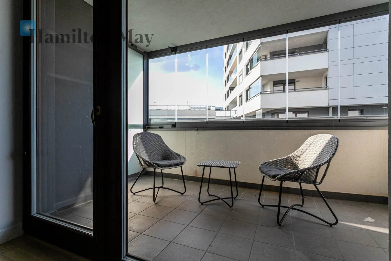 Distance to centre: 3.72 km Level: 8 Price: 3150 PLN Bedrooms: 0 Bathrooms: 1 Size: 26m2 - slider