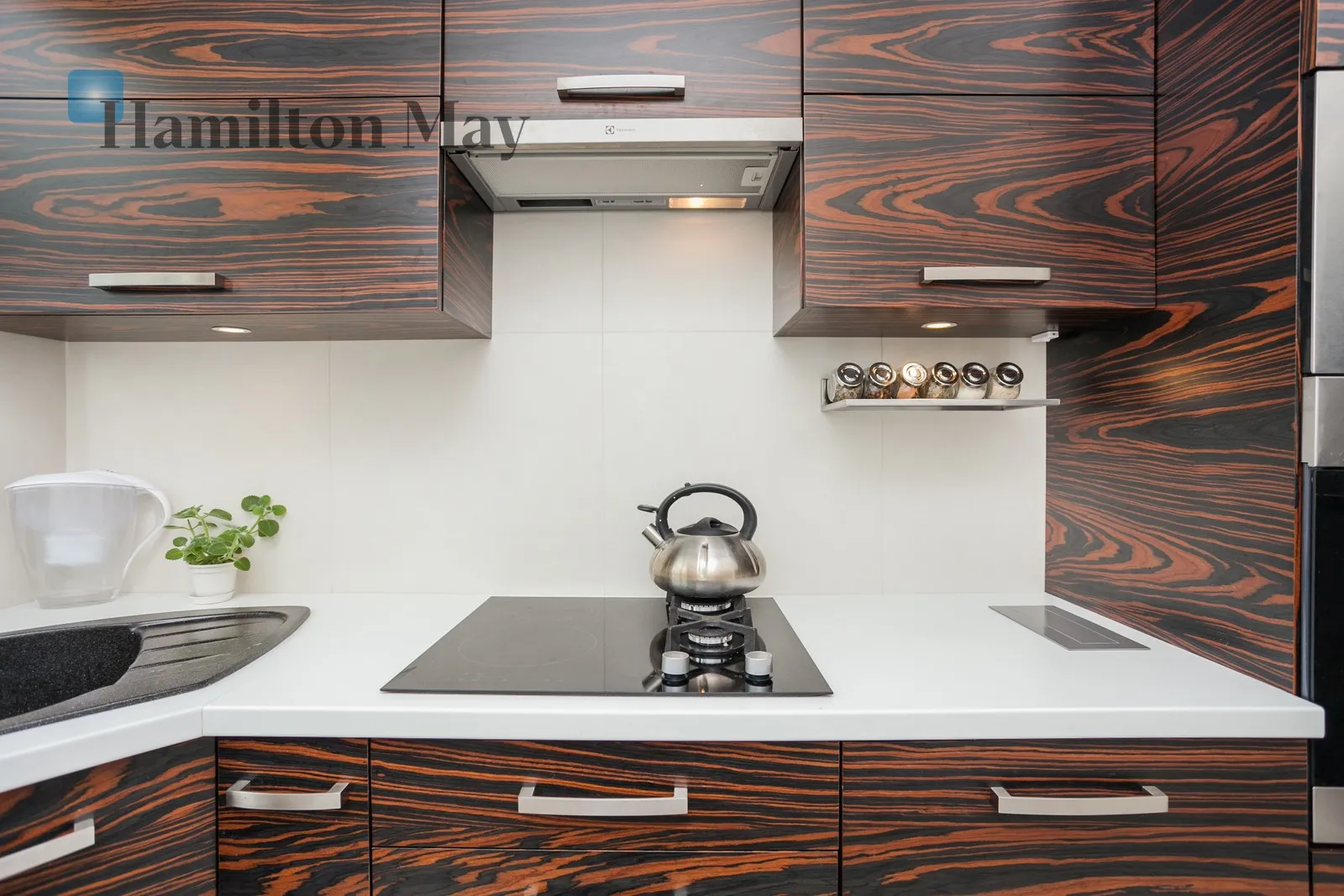 City: Kraków Street: płk. Francesco Nullo Region: Grzegórzki Distance to centre: 2 km Level: 4 Price: 3000 PLN Bedrooms: 1 - slider