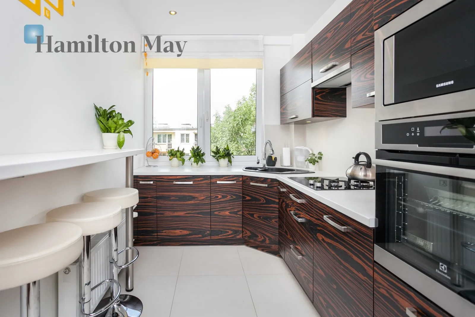 Street: płk. Francesco Nullo Region: Grzegórzki Distance to centre: 2 km Level: 4 Price: 3000 PLN Bedrooms: 1 Bathrooms: 1 - slider