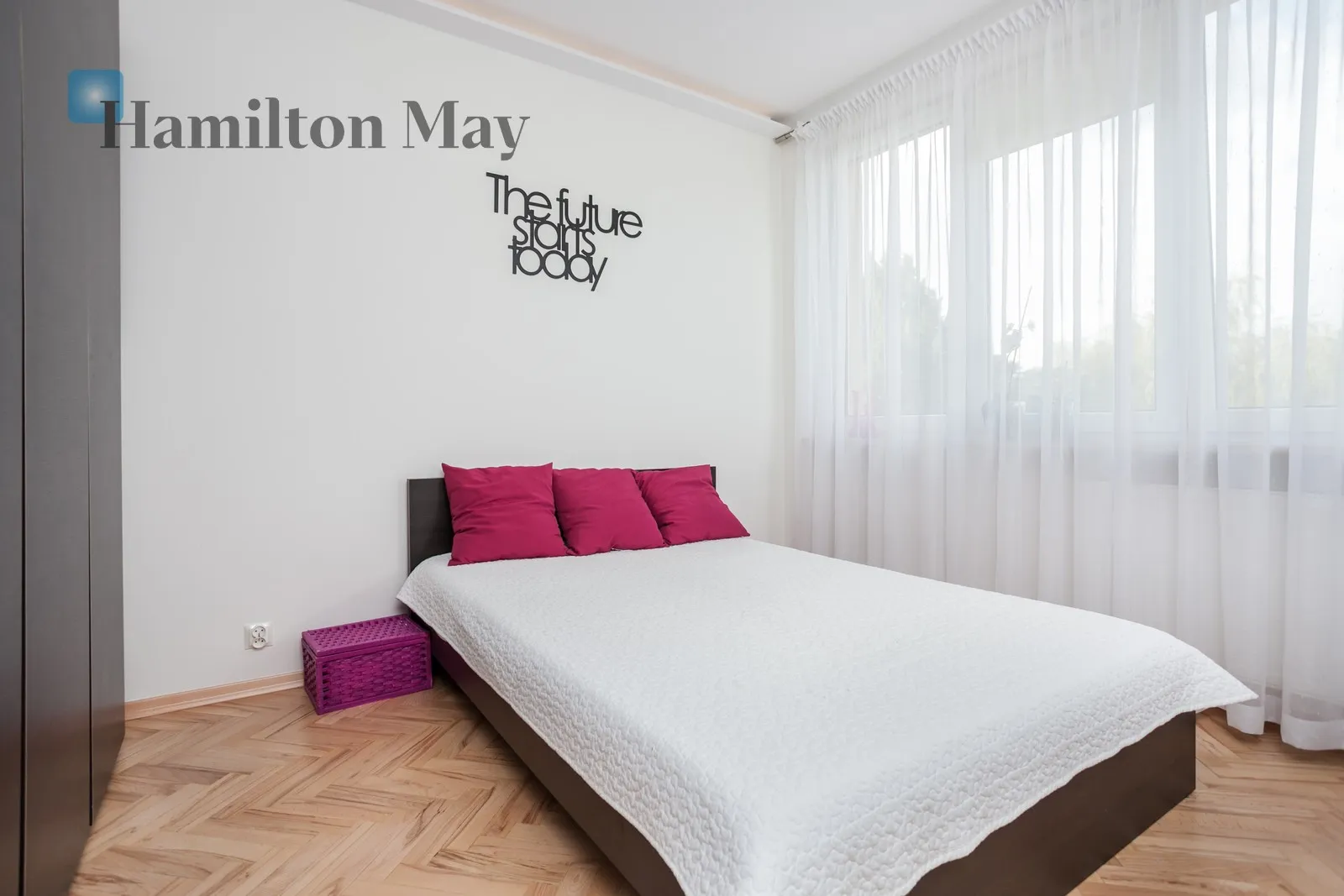 Distance to centre: 2 km Level: 4 Price: 3000 PLN Bedrooms: 1 Bathrooms: 1 Size: 49m2 Price/m2: 61 PLN - slider