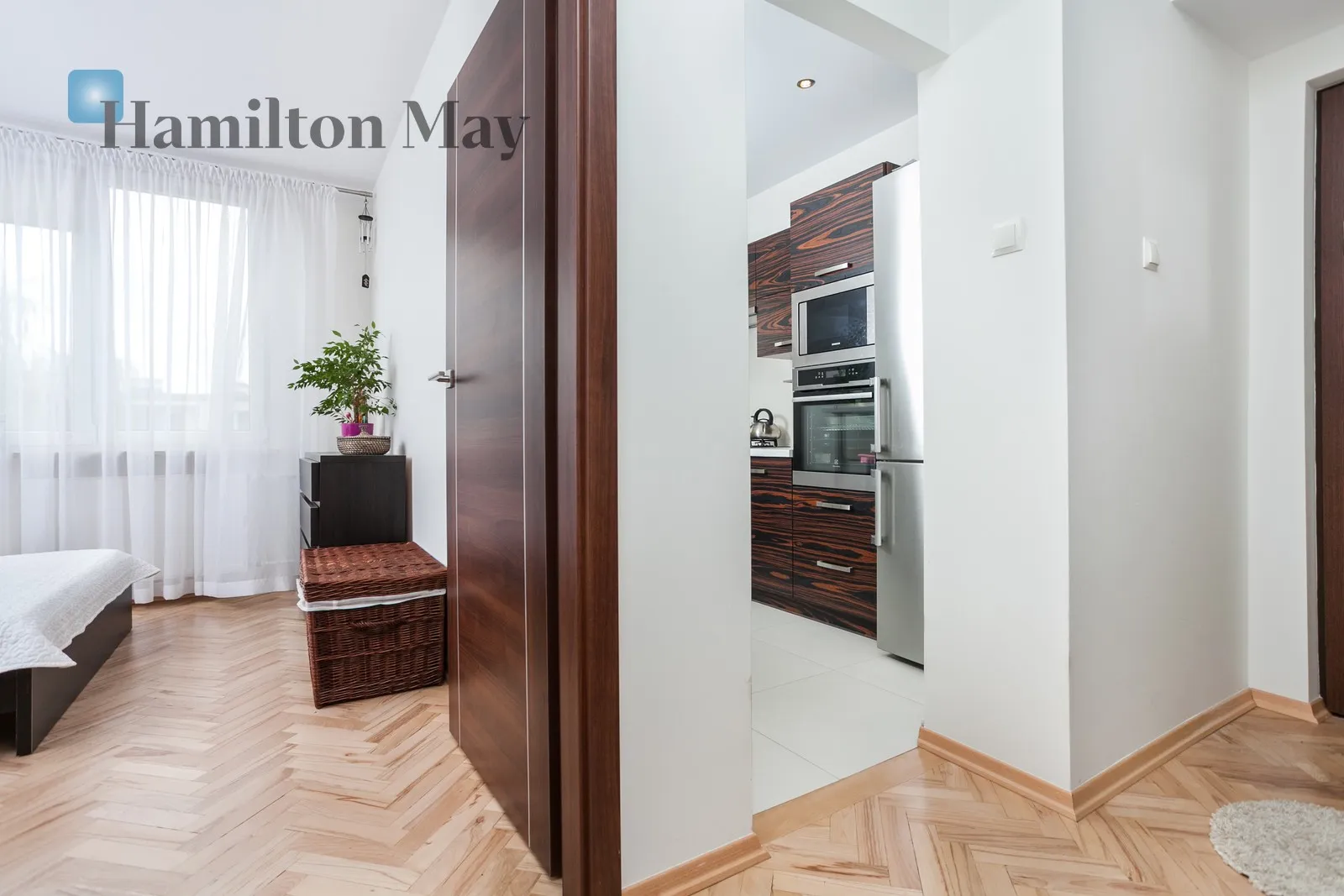 Region: Grzegórzki Distance to centre: 2 km Level: 4 Price: 3000 PLN Bedrooms: 1 Bathrooms: 1 Size: 49m2 - slider