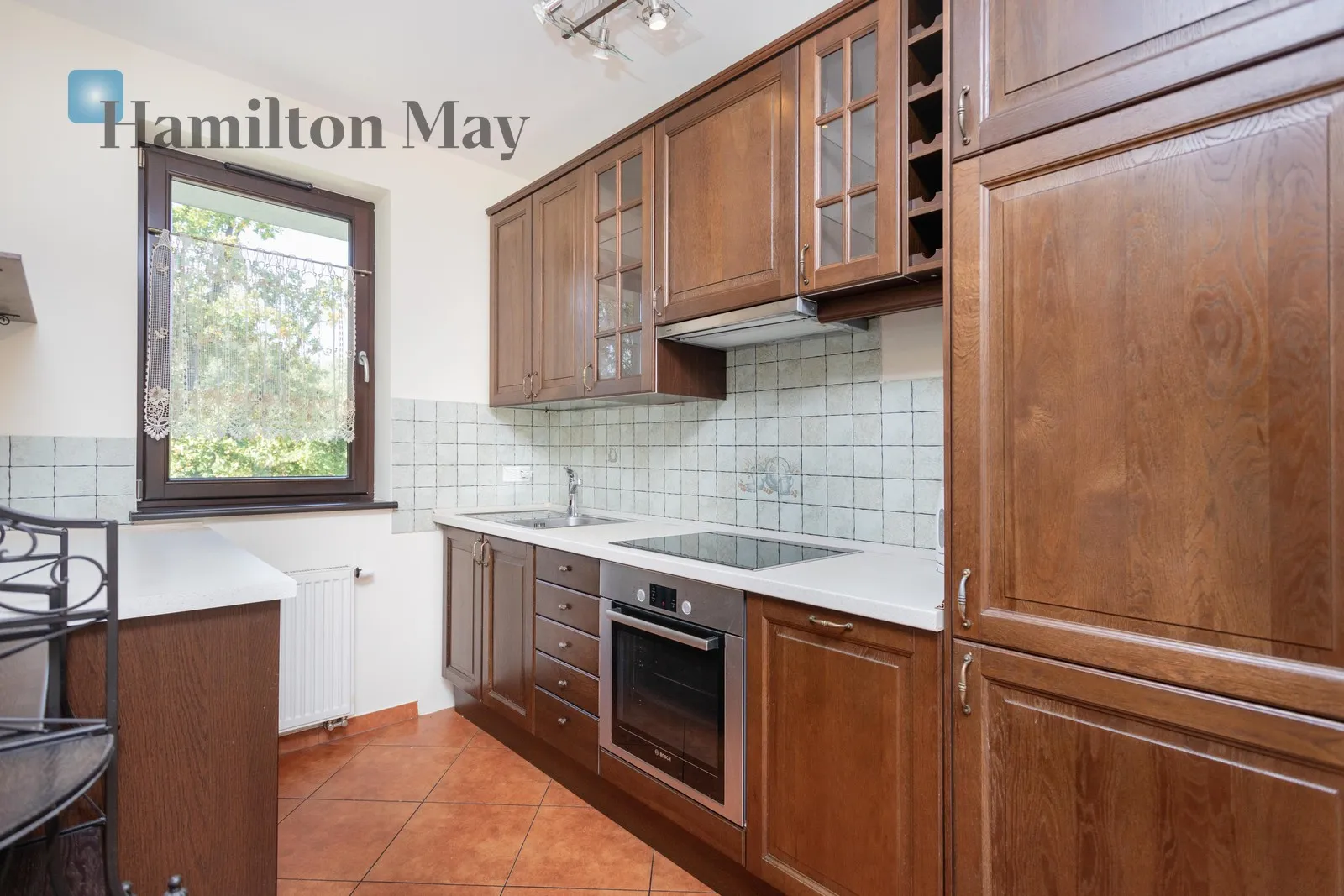 Street: Starego Dębu Region: Prądnik Biały Subregion: Bronowice Wielkie Distance to centre: 6.57 km Level: 1 Price: 3000 PLN Bedrooms: 2 Bathrooms: 1 - slider