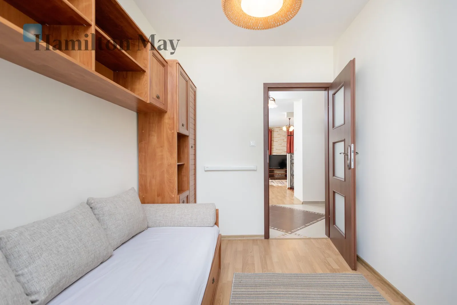 Distance to centre: 6.57 km Level: 1 Price: 3000 PLN Bedrooms: 2 Bathrooms: 1 Size: 62m2 Price/m2: 48 PLN - slider