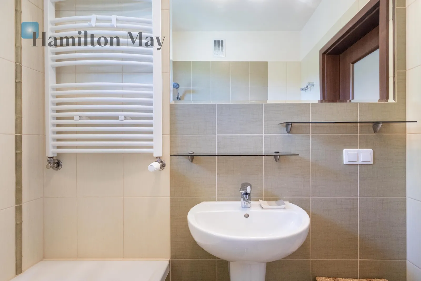 Subregion: Bronowice Wielkie Distance to centre: 6.57 km Level: 1 Price: 3000 PLN Bedrooms: 2 Bathrooms: 1 - slider