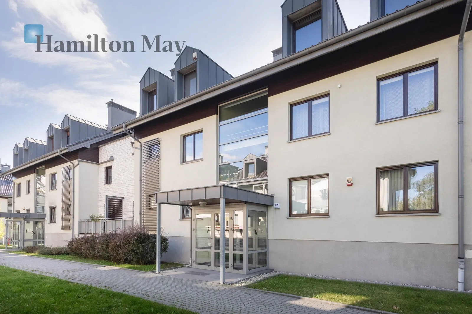 City: Kraków Street: Starego Dębu Region: Prądnik Biały Subregion: Bronowice Wielkie Distance to centre: 6.57 km Level: 1 Price: 3000 PLN Bedrooms: 2 Bathrooms: 1 Size: 62m2 Price/m2: 48 PLN - slider