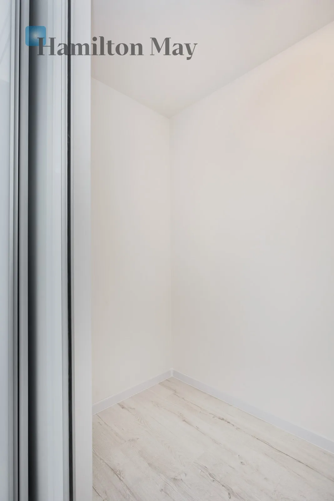 Subregion: Osiedle Podwawelskie Distance to centre: 1.81 km Level: 2 Price: 3100 PLN Bedrooms: 1 Bathrooms: 1 - slider