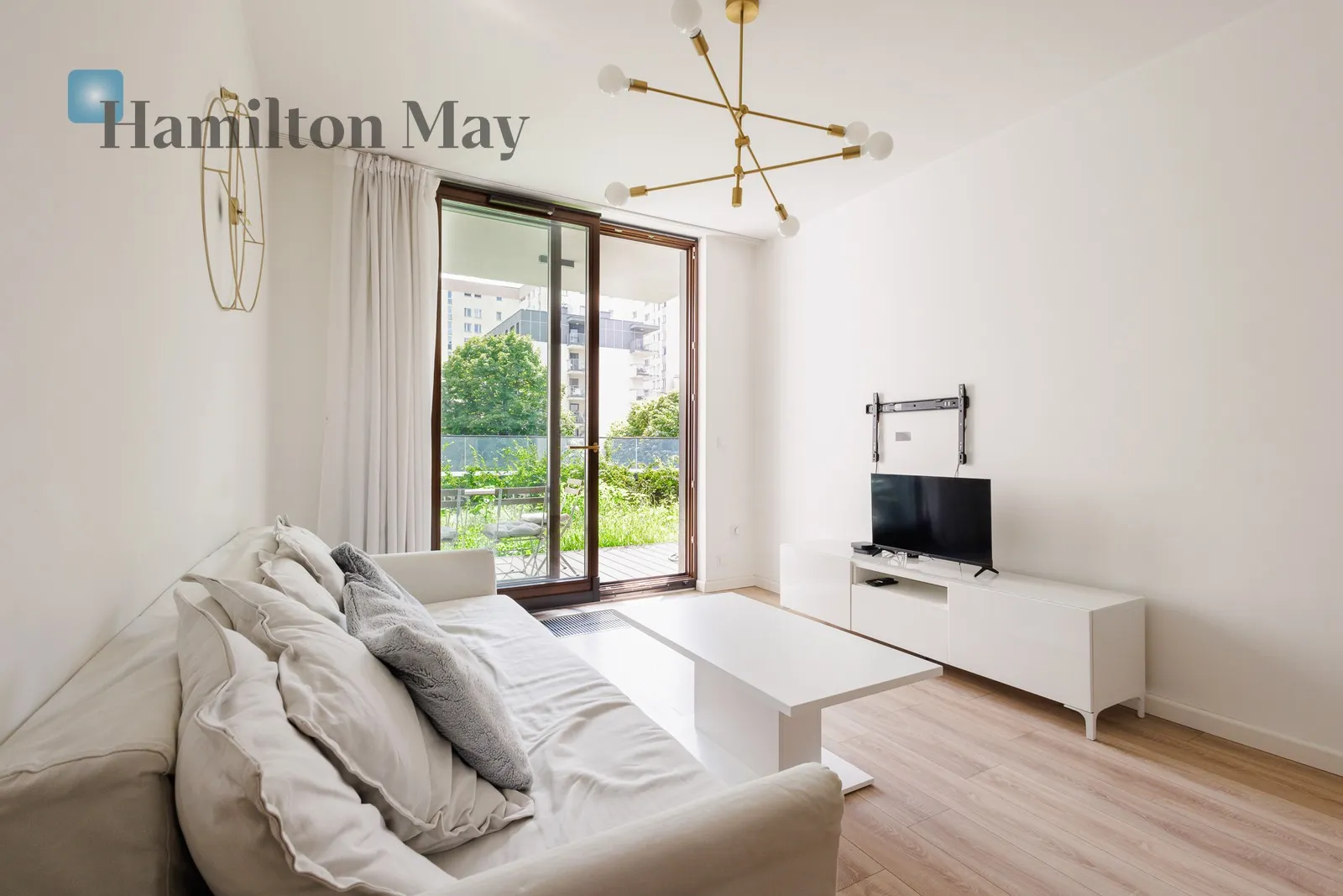 City: Warszawa Street: Ogrodowa Region: Wola Subregion: Mirów Distance to centre: 1.85 km Level: 1 Price: 6500 PLN Bedrooms: 2 Bathrooms: 1 Size: 61m2 - slider