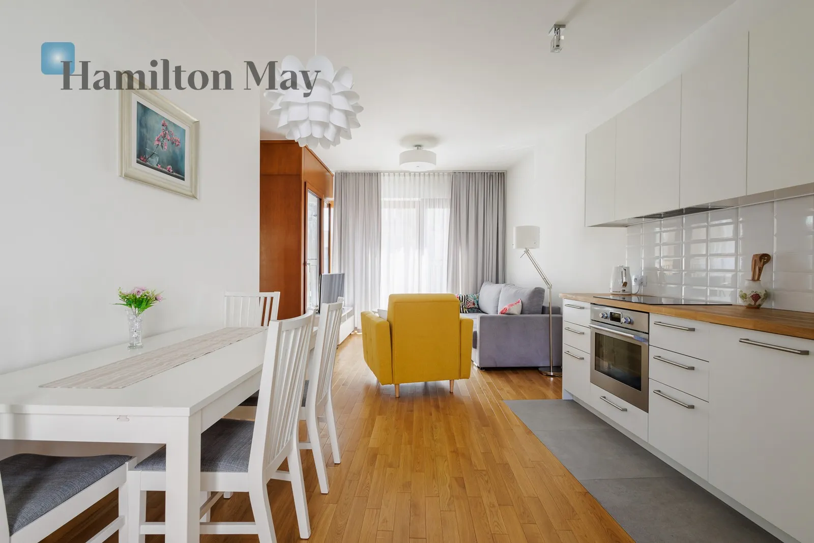 City: Warszawa Street: Krochmalna Region: Wola Subregion: Mirów Distance to centre: 1.92 km Level: 1 Price: 5500 PLN Bedrooms: 1 Bathrooms: 1 Size: 56.97m2 - slider