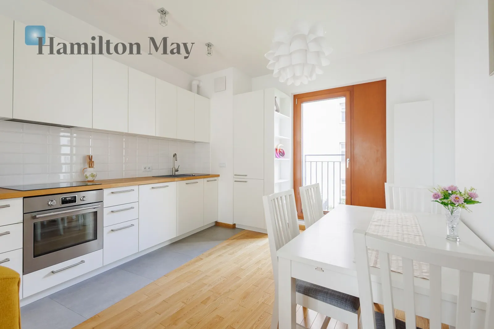 City: Warszawa Street: Krochmalna Region: Wola Subregion: Mirów Distance to centre: 1.92 km Level: 1 Price: 5500 PLN Bedrooms: 1 Bathrooms: 1 - slider