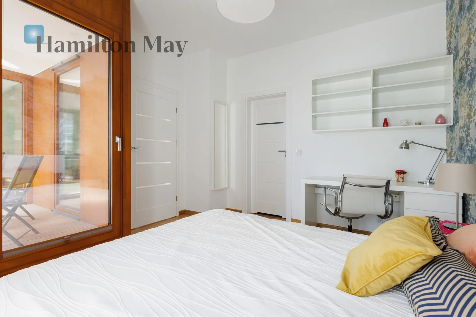 City: Warszawa Street: Krochmalna Region: Wola Subregion: Mirów Distance to centre: 1.92 km Level: 1 Price: 5500 PLN Bedrooms: 1 - slider