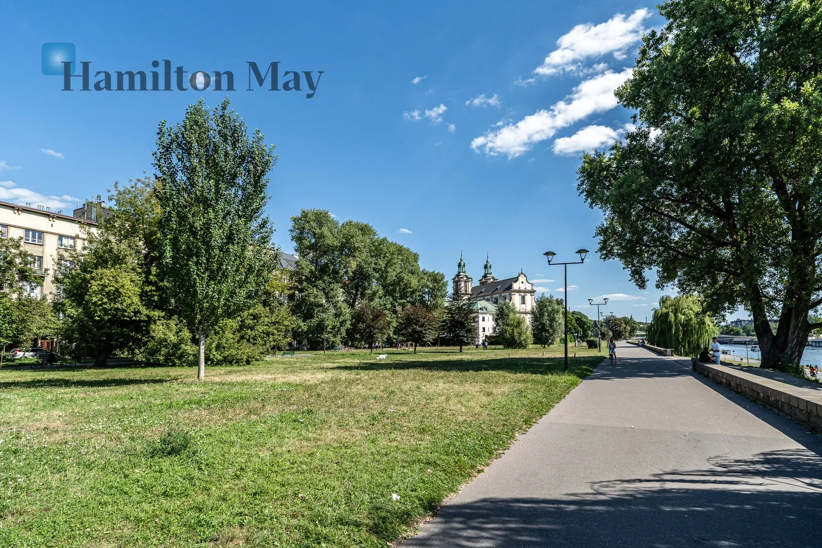 Atmospheric 3-room apartment in a tenement building in the city center with a view of the Vistula River | St. Stanisława Street - slider