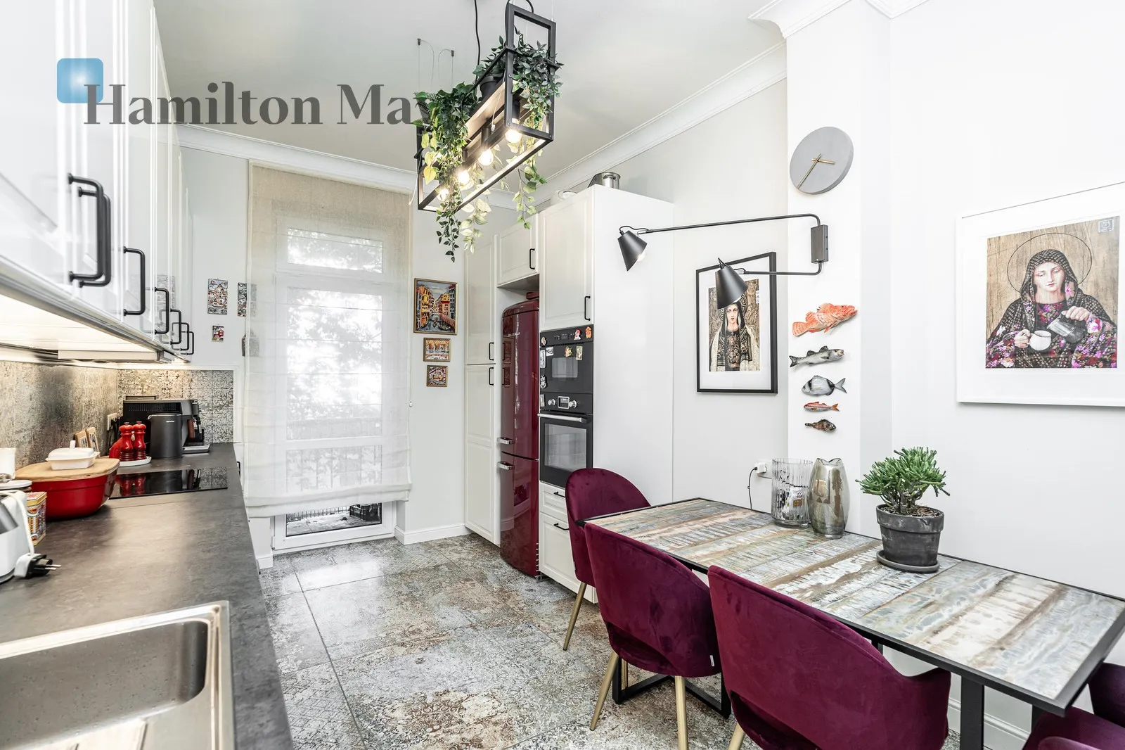 Atmospheric 3-room apartment in a tenement building in the city center with a view of the Vistula River | St. Stanisława Street - slider