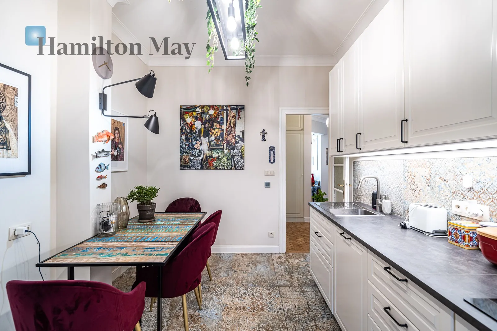 Atmospheric 3-room apartment in a tenement building in the city center with a view of the Vistula River | St. Stanisława Street - slider
