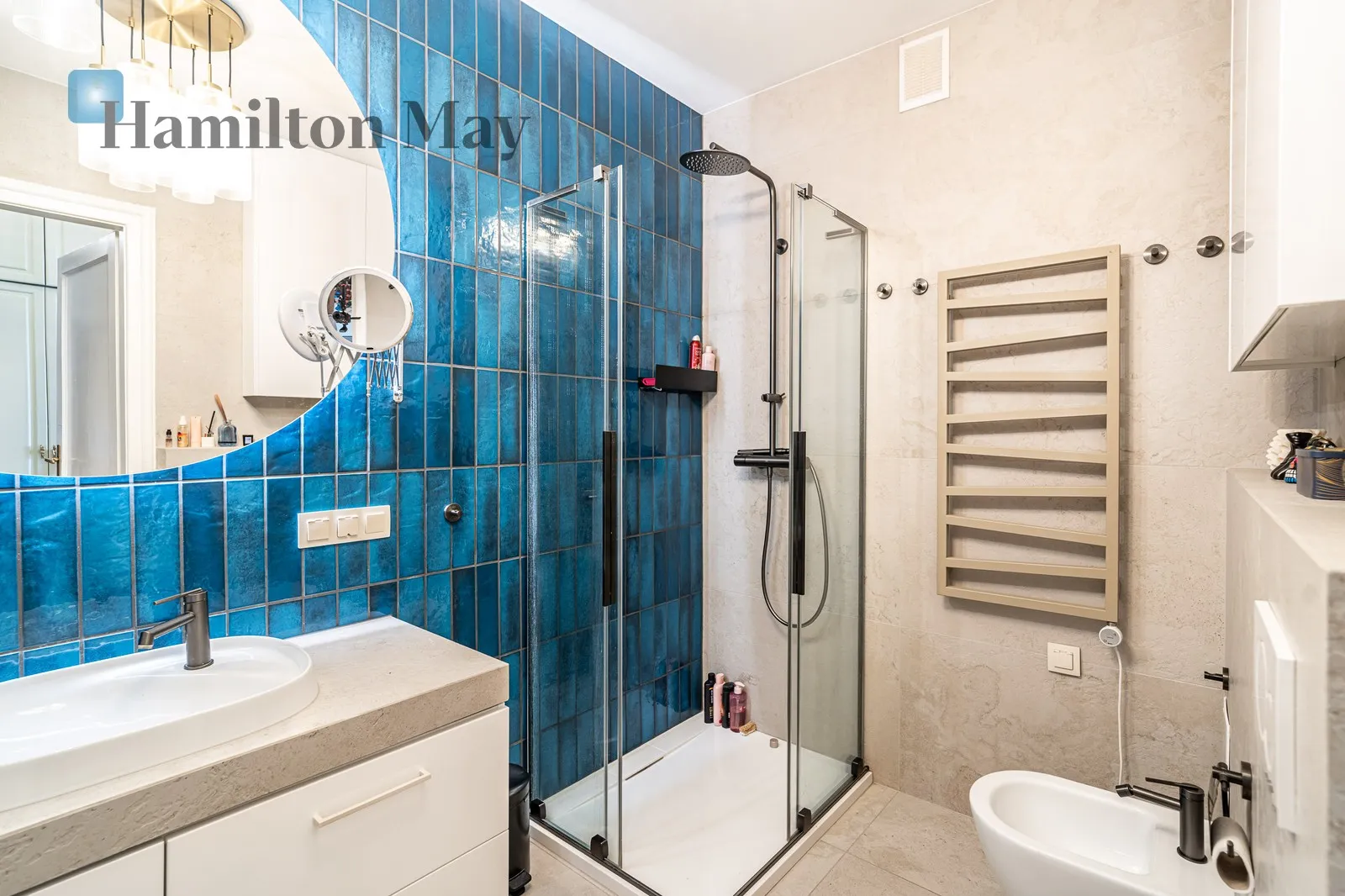 Atmospheric 3-room apartment in a tenement building in the city center with a view of the Vistula River | St. Stanisława Street - slider