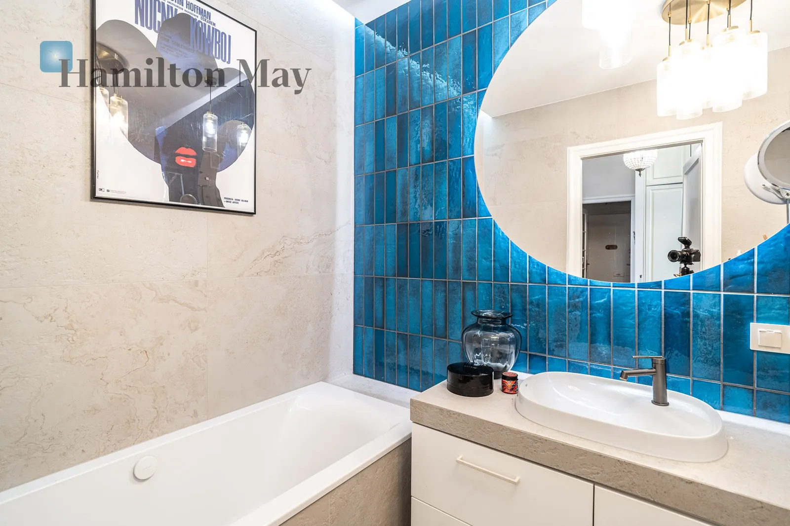 Atmospheric 3-room apartment in a tenement building in the city center with a view of the Vistula River | St. Stanisława Street - slider