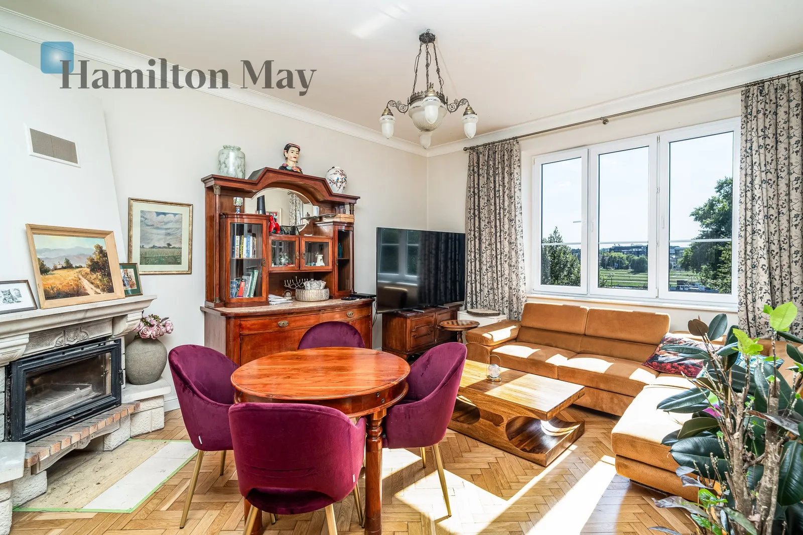 Atmospheric 3-room apartment in a tenement building in the city center with a view of the Vistula River | St. Stanisława Street - slider