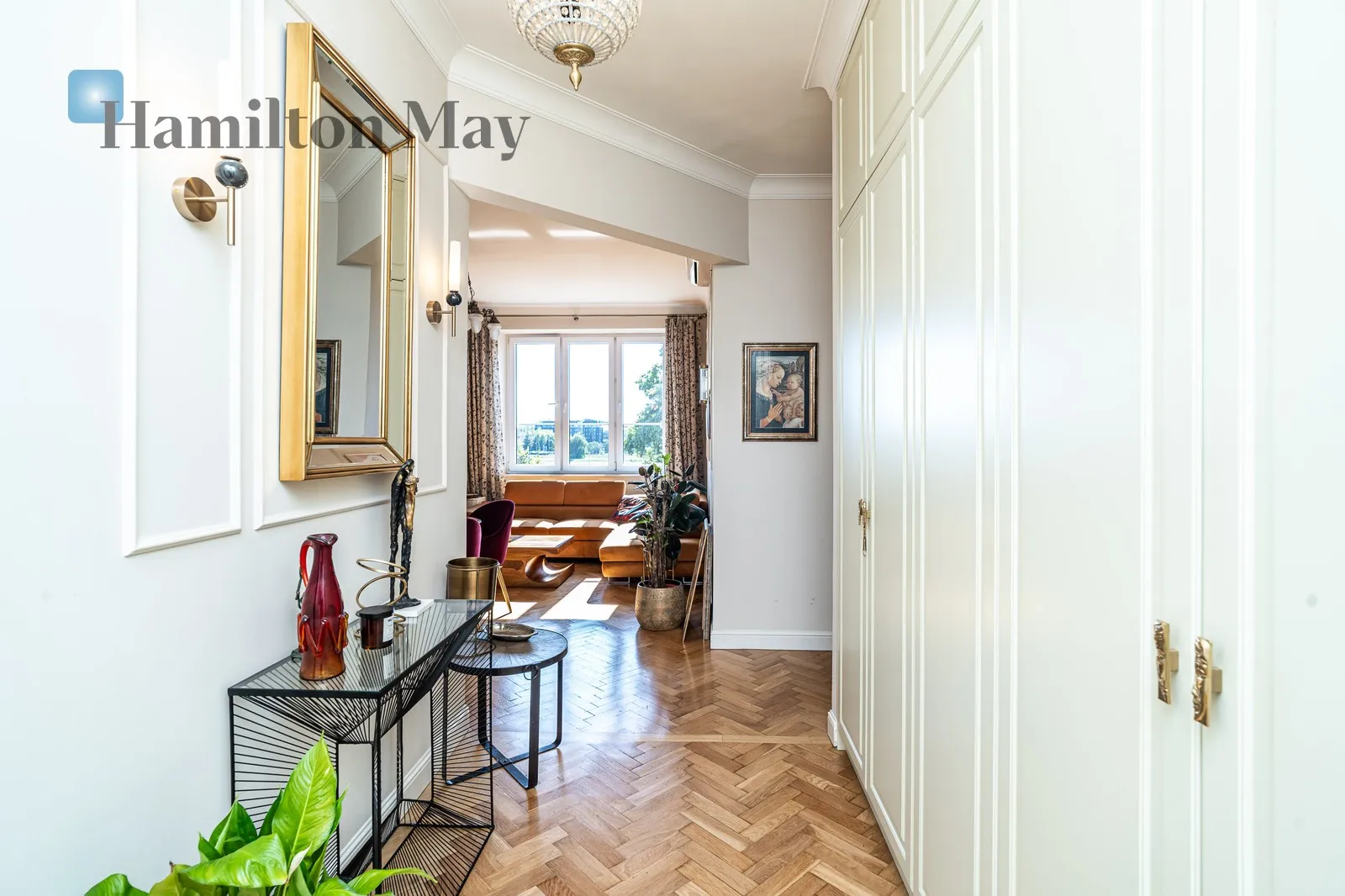 Atmospheric 3-room apartment in a tenement building in the city center with a view of the Vistula River | St. Stanisława Street - slider