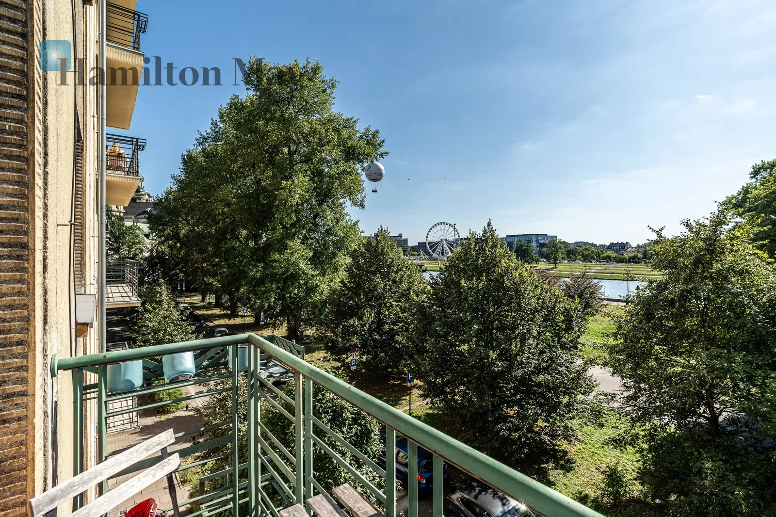 Atmospheric 3-room apartment in a tenement building in the city center with a view of the Vistula River | St. Stanisława Street - slider