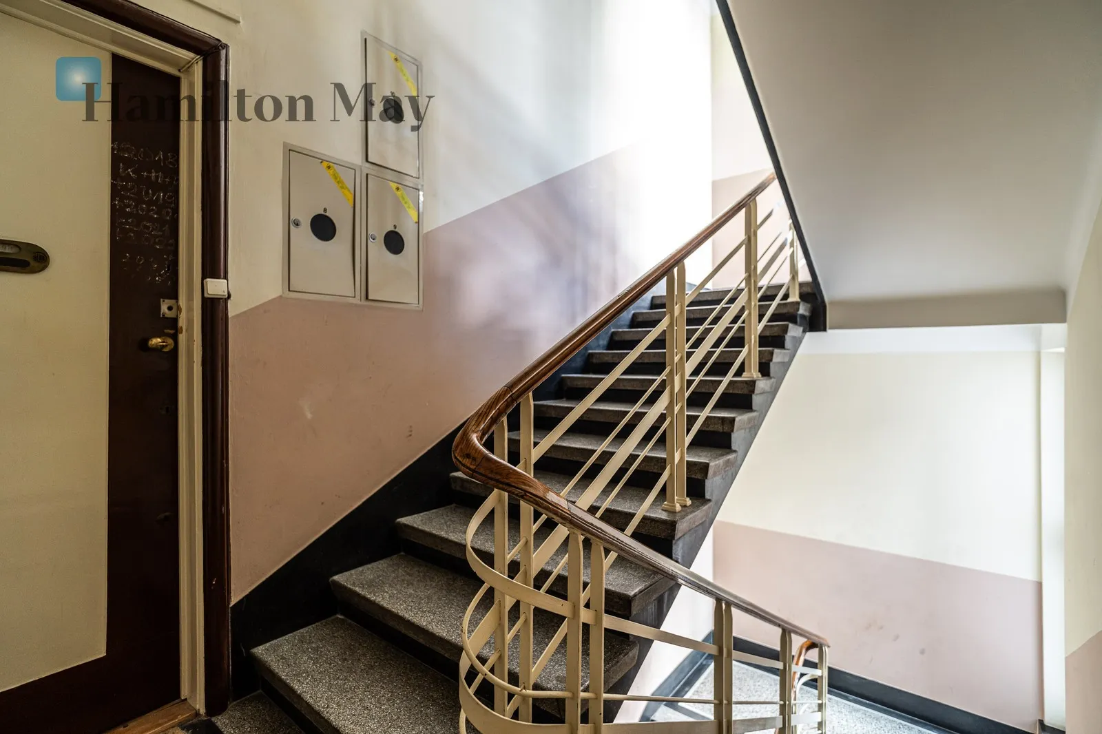 Atmospheric 3-room apartment in a tenement building in the city center with a view of the Vistula River | St. Stanisława Street - slider