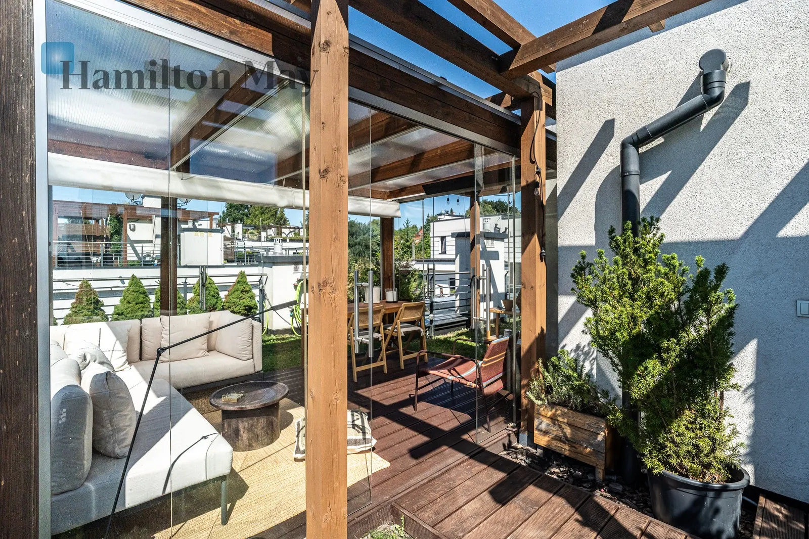 Distance to centre: 5.51 km Level: 1 Price: 1500000 PLN Bedrooms: 3 Bathrooms: 1 - slider