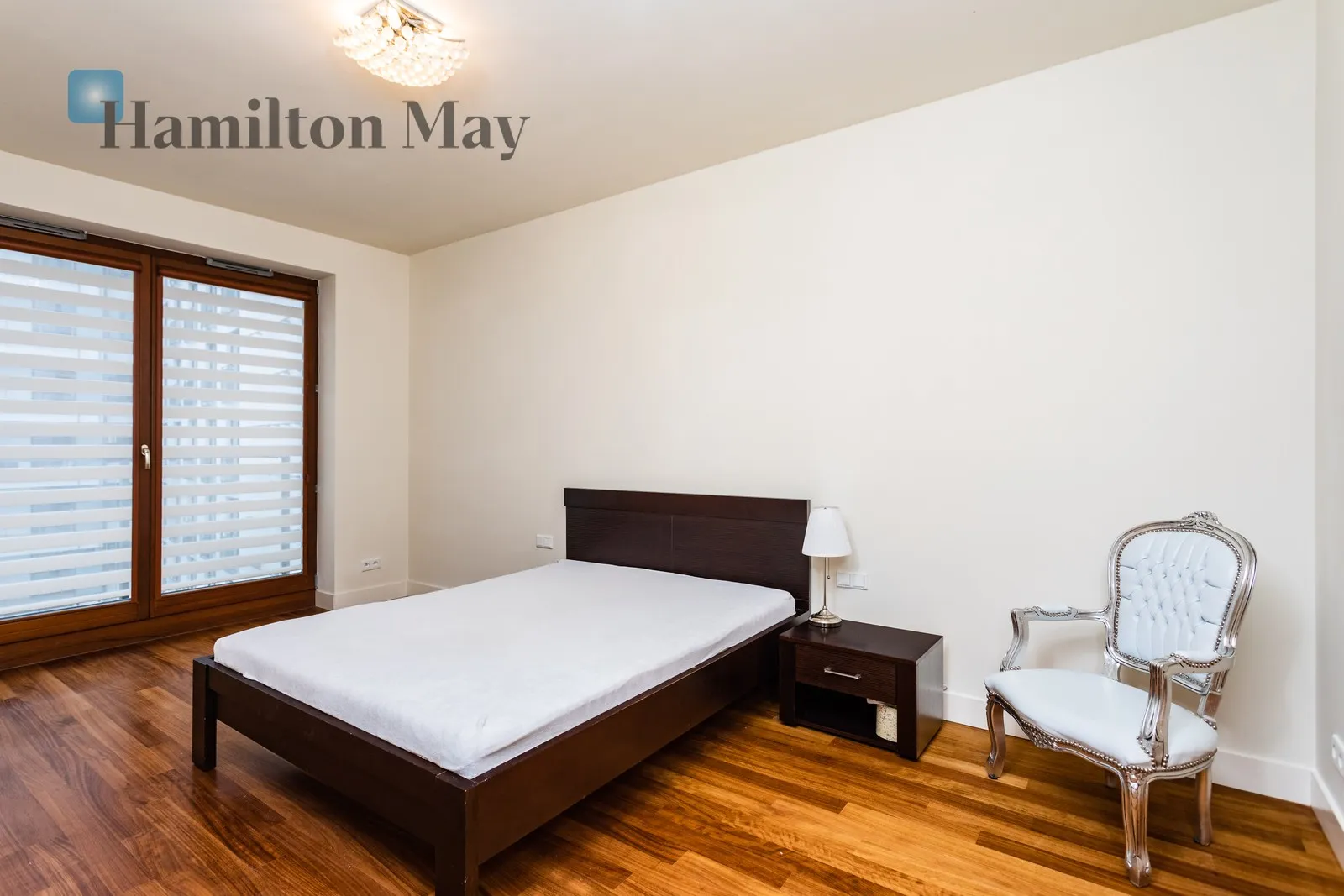 Street: Grzybowska Region: Grzybowska 4, Warszawa Distance to centre: 1.09 km Level: 4 Price: 14500 PLN Bedrooms: 3 Bathrooms: 3 - slider