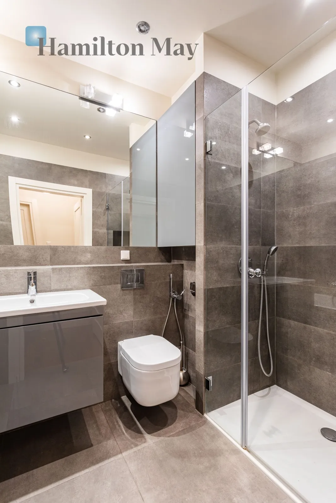 Street: Grzybowska Region: Grzybowska 4, Warszawa Distance to centre: 1.09 km Level: 4 Price: 14500 PLN - slider