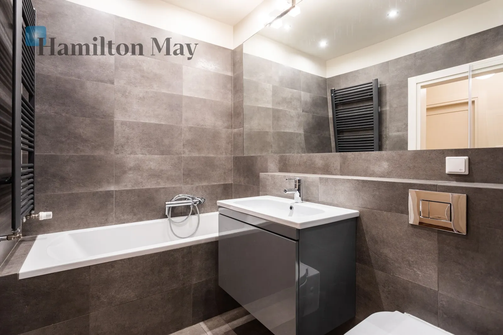 Region: Grzybowska 4, Warszawa Distance to centre: 1.09 km Level: 4 Price: 14500 PLN Bedrooms: 3 - slider