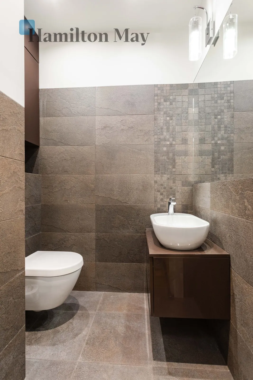 Distance to centre: 1.09 km Level: 4 Price: 14500 PLN Bedrooms: 3 Bathrooms: 3 - slider