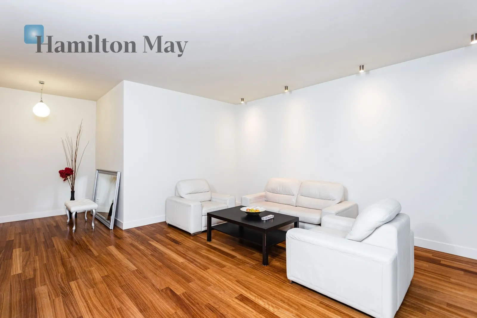 City: Warszawa Street: Grzybowska Region: Grzybowska 4, Warszawa Distance to centre: 1.09 km Level: 4 Price: 14500 PLN Bedrooms: 3 Bathrooms: 3 Size: 140m2 - slider